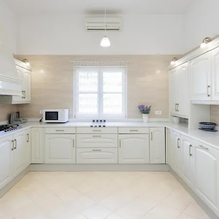 Atrium * ماكارسكا