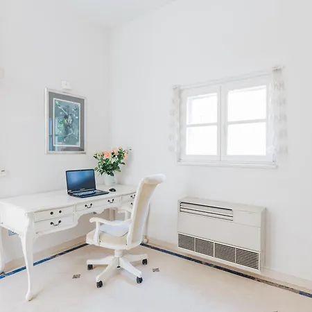 Atrium 마카르스카